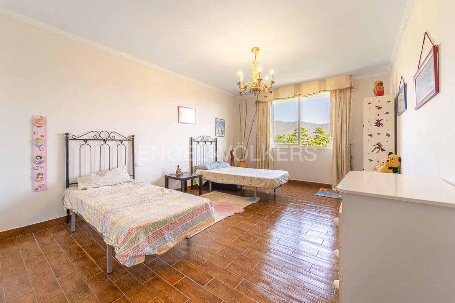 7 bedroom Villa for sale in Estepona with pool garage - € 2,300,000 (Ref: 9733536)