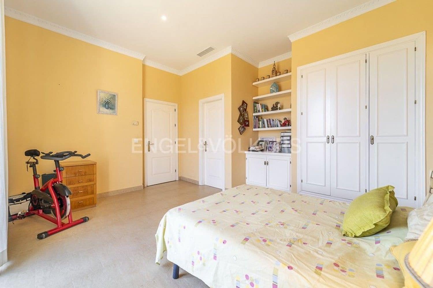 7 bedroom Villa for sale in Estepona with pool garage - € 2,300,000 (Ref: 9733536)