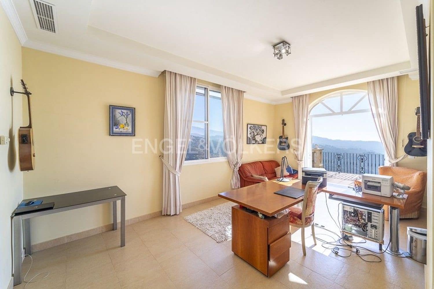 7 bedroom Villa for sale in Estepona with pool garage - € 2,300,000 (Ref: 9733536)