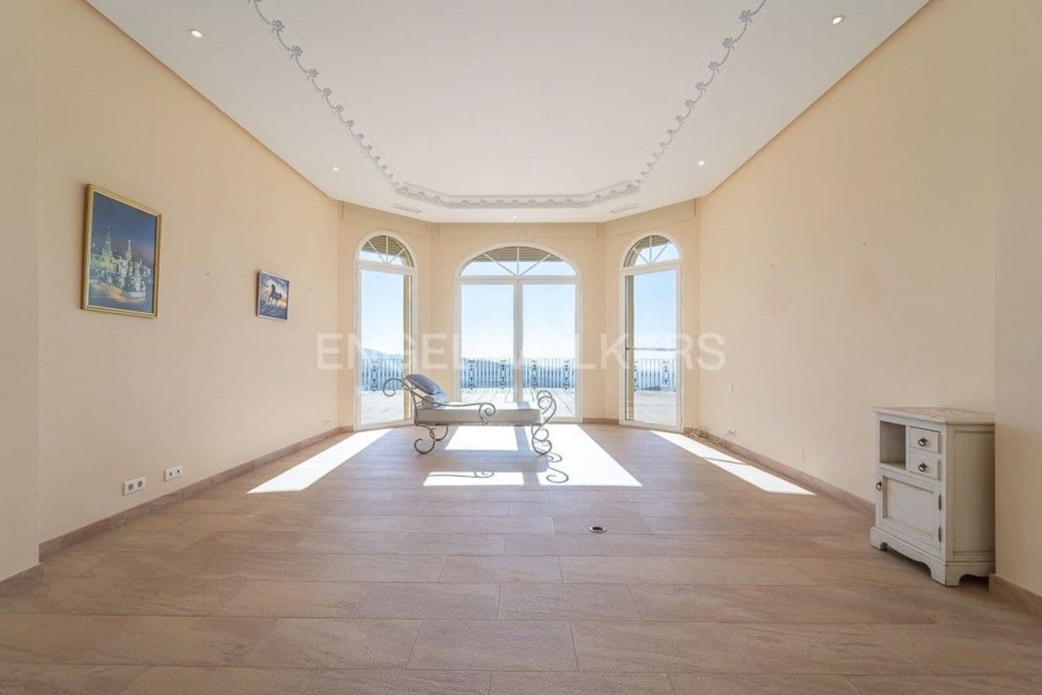 7 bedroom Villa for sale in Estepona with pool garage - € 2,300,000 (Ref: 9733536)