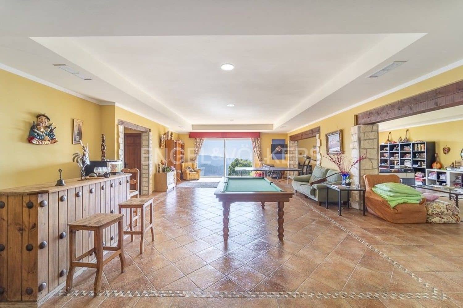 7 bedroom Villa for sale in Estepona with pool garage - € 2,300,000 (Ref: 9733536)