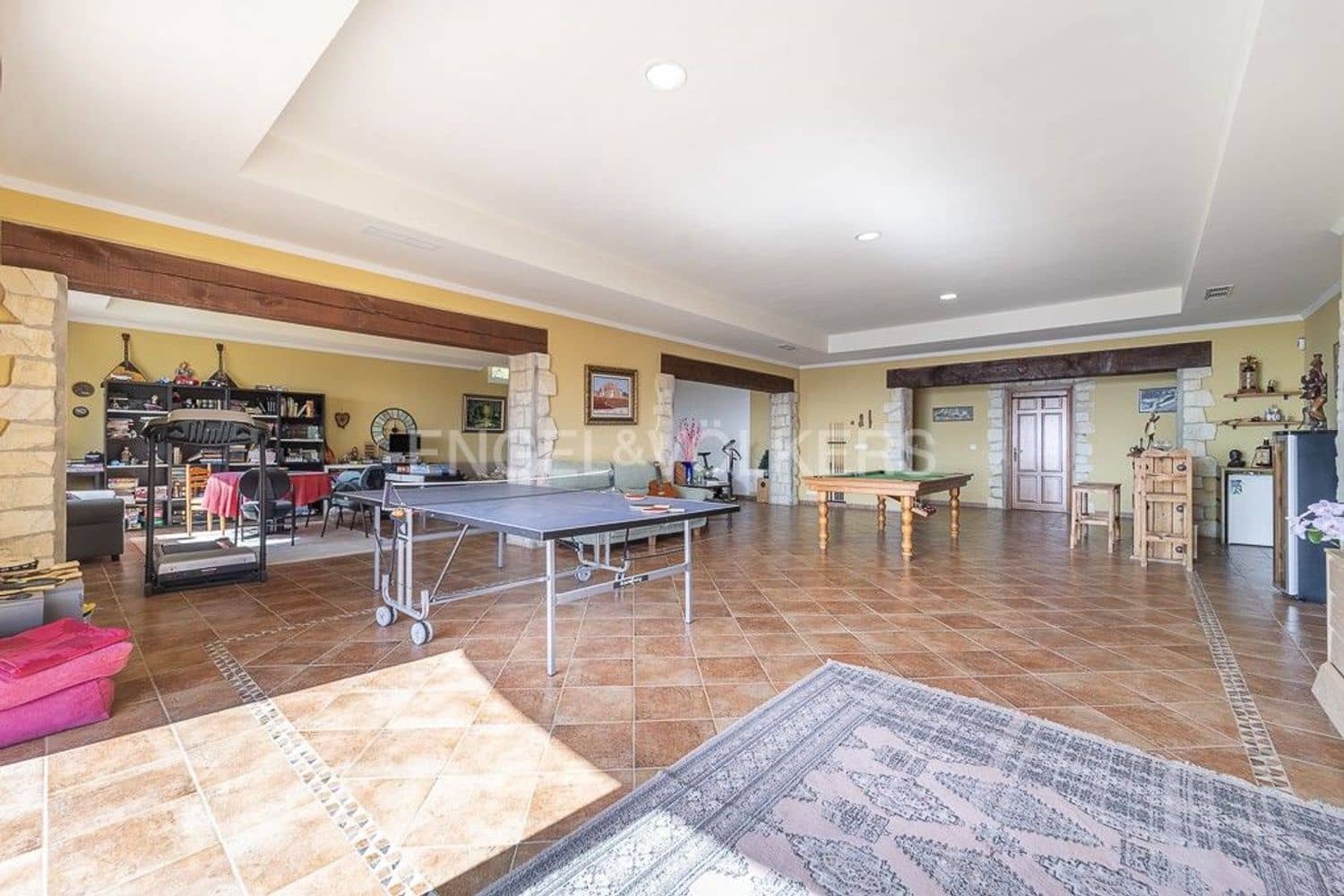 7 bedroom Villa for sale in Estepona with pool garage - € 2,300,000 (Ref: 9733536)