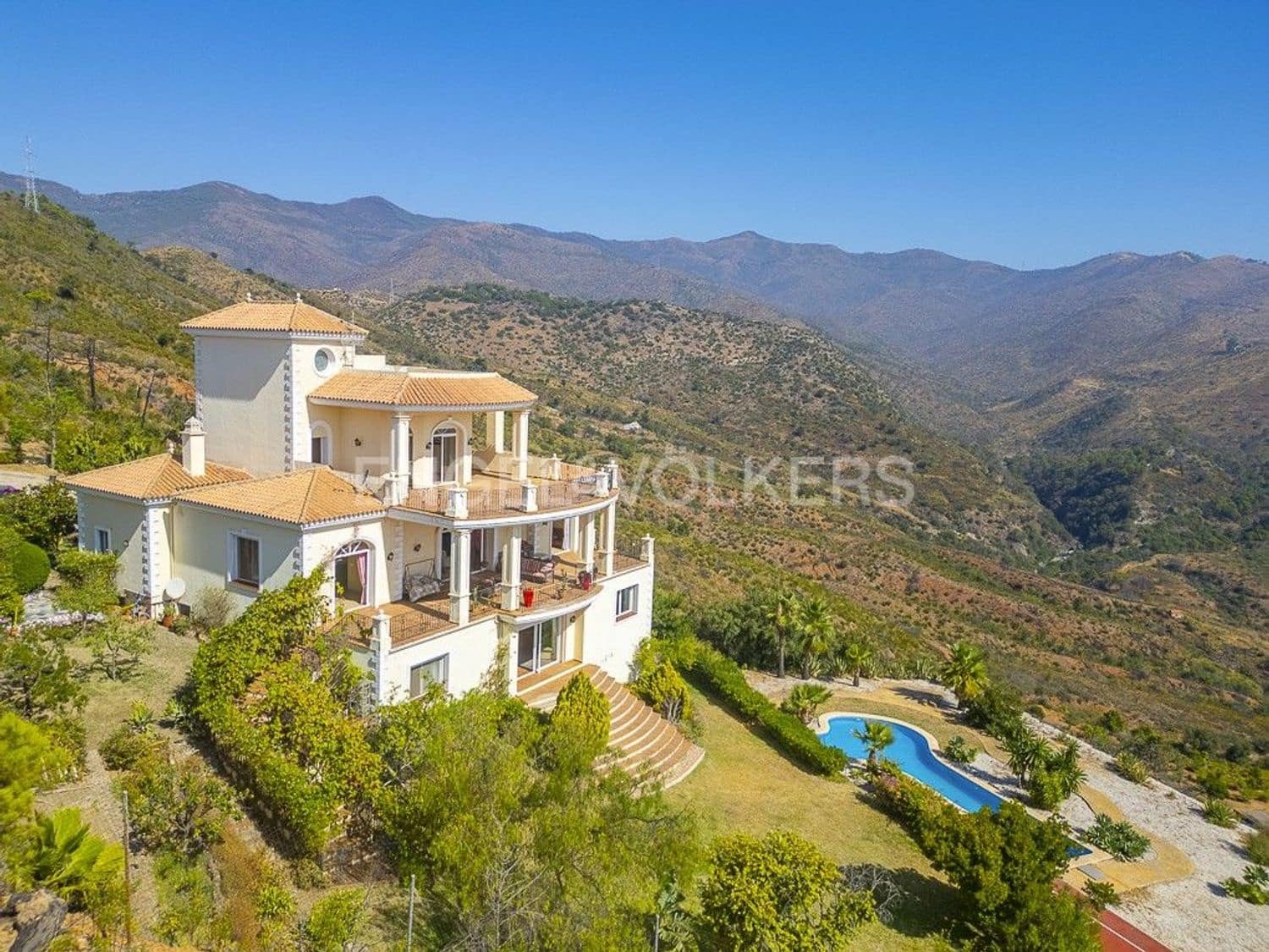 7 bedroom Villa for sale in Estepona with pool garage - € 2,300,000 (Ref: 9733536)