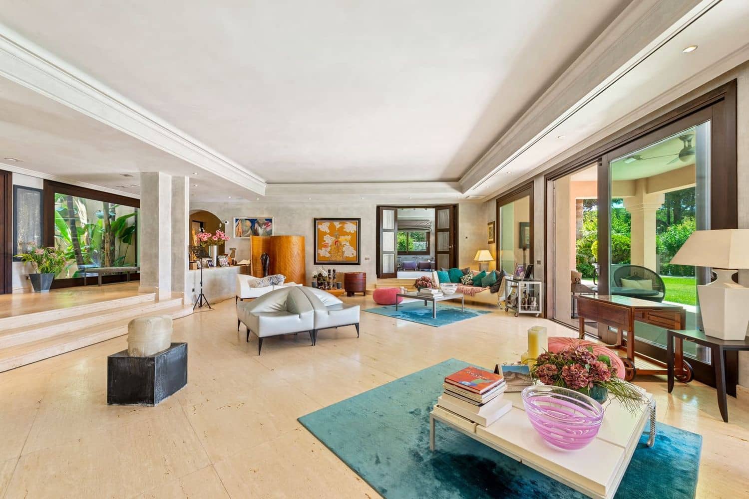 11 bedroom Villa for sale in El Paraiso with pool garage - € 13,500,000 (Ref: 9733537)