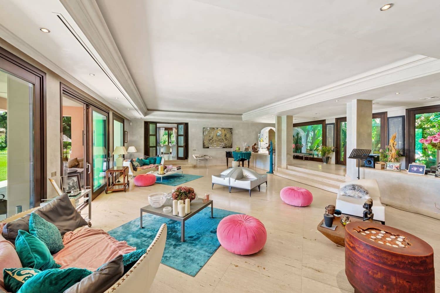 11 bedroom Villa for sale in El Paraiso with pool garage - € 13,500,000 (Ref: 9733537)