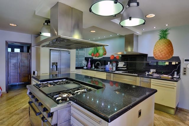 11 Zimmer Villa zu verkaufen in El Paraiso, Estepona mit Pool Garage - 13.500.000 € (Ref: 9733537)