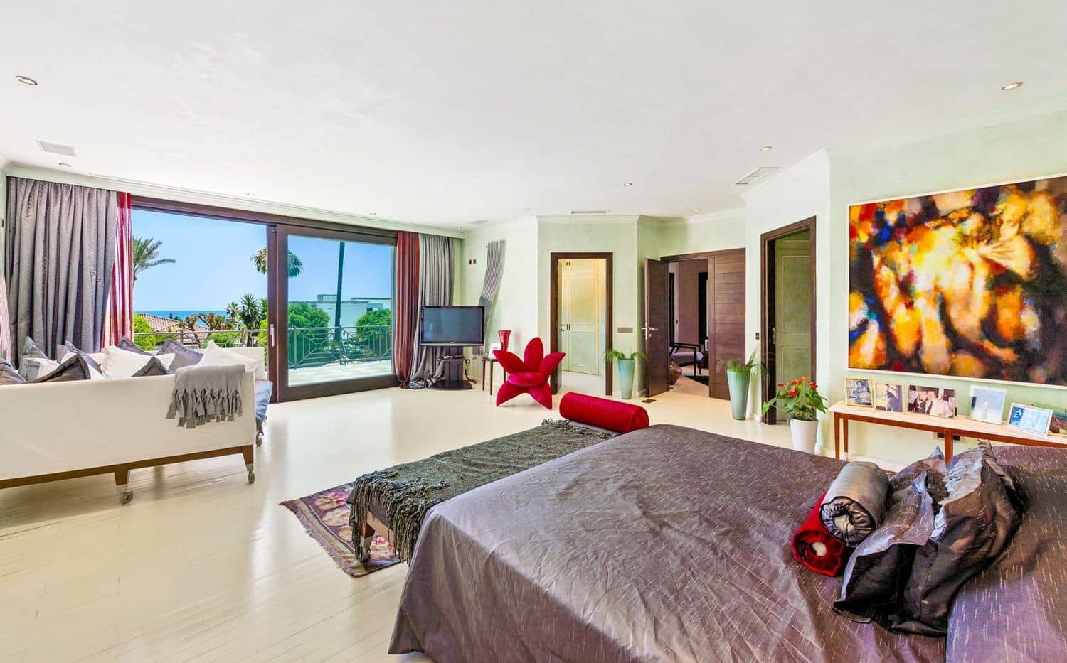 11 bedroom Villa for sale in El Paraiso with pool garage - € 13,500,000 (Ref: 9733537)