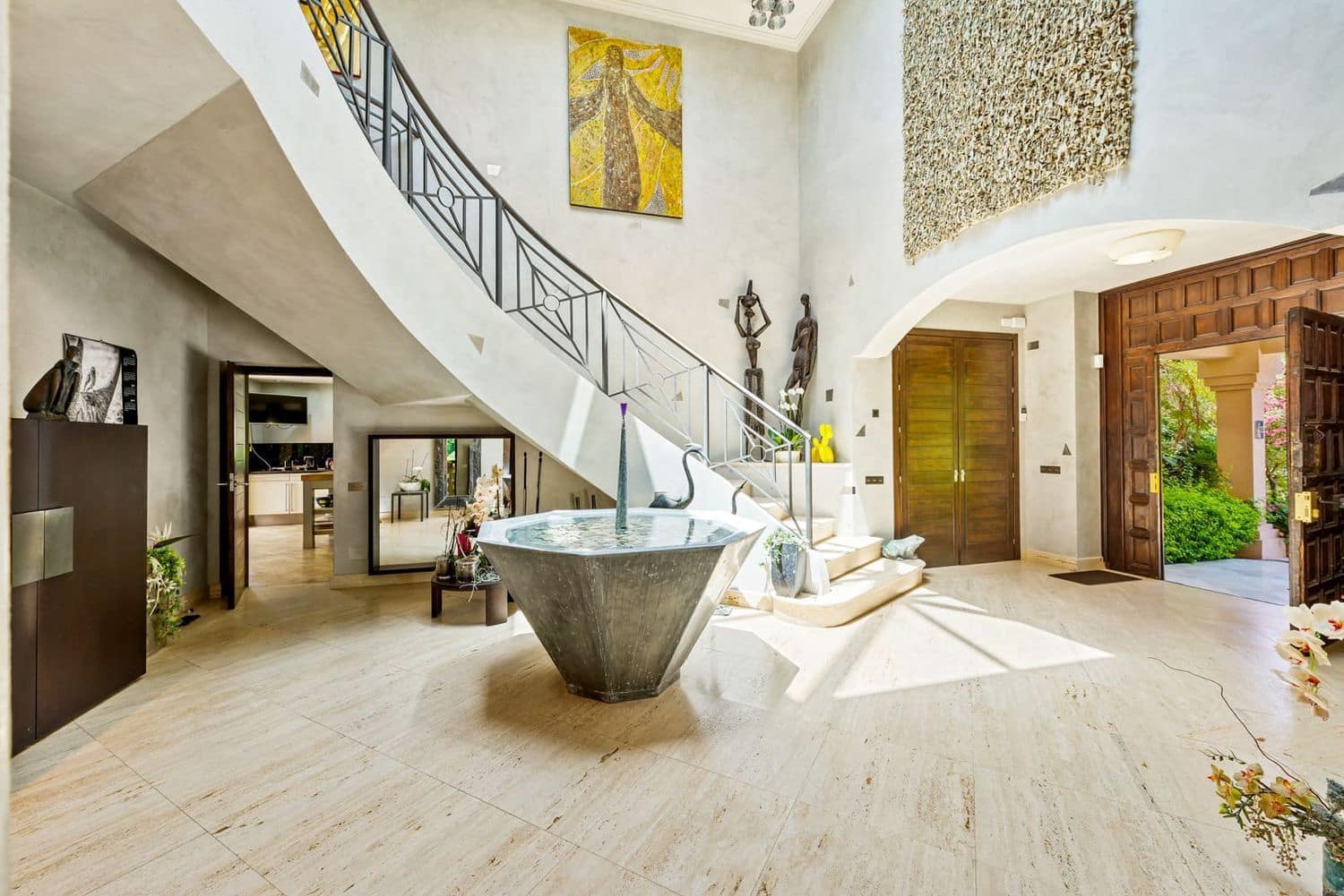 11 bedroom Villa for sale in El Paraiso with pool garage - € 13,500,000 (Ref: 9733537)