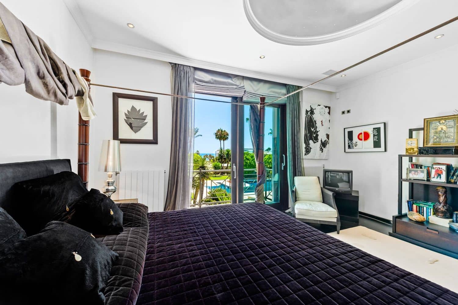 11 bedroom Villa for sale in El Paraiso with pool garage - € 13,500,000 (Ref: 9733537)