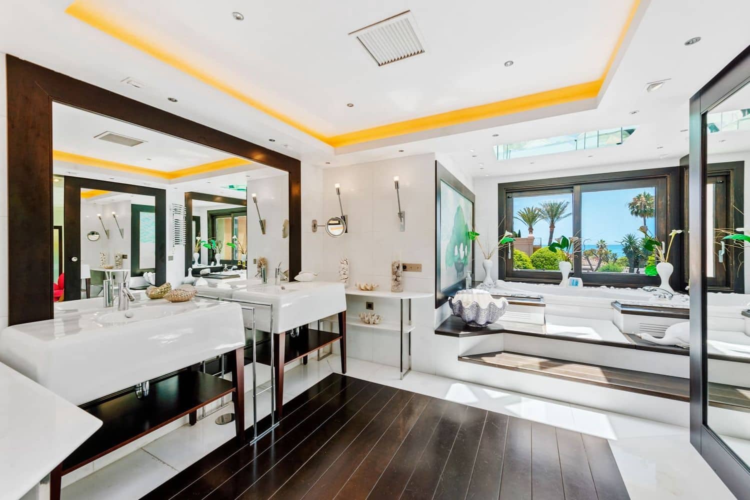 11 bedroom Villa for sale in El Paraiso with pool garage - € 13,500,000 (Ref: 9733537)