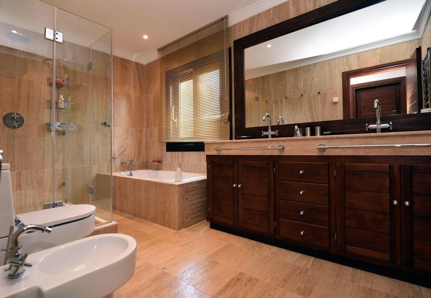 11 bedroom Villa for sale in El Paraiso with pool garage - € 13,500,000 (Ref: 9733537)