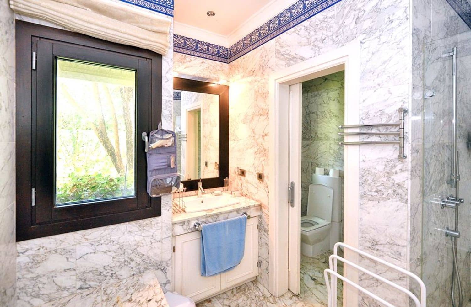 11 bedroom Villa for sale in El Paraiso with pool garage - € 13,500,000 (Ref: 9733537)