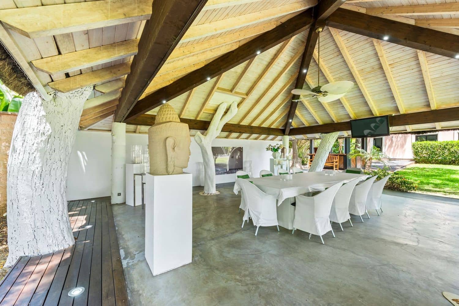 11 bedroom Villa for sale in El Paraiso with pool garage - € 13,500,000 (Ref: 9733537)