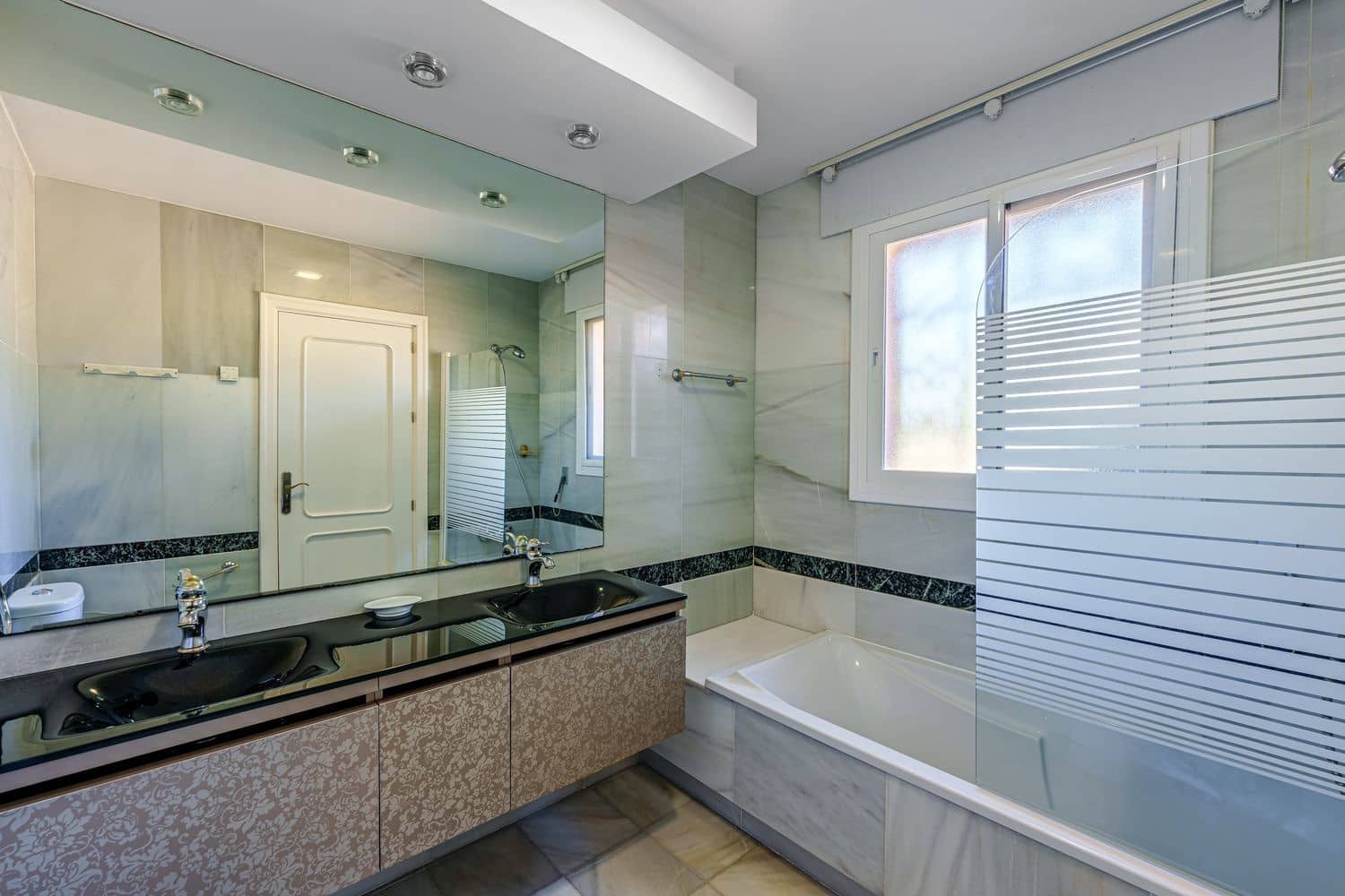 Chalet de 9 habitaciones en New Golden Mile en venta con piscina garaje - 8.499.000 € (Ref: 9733538)