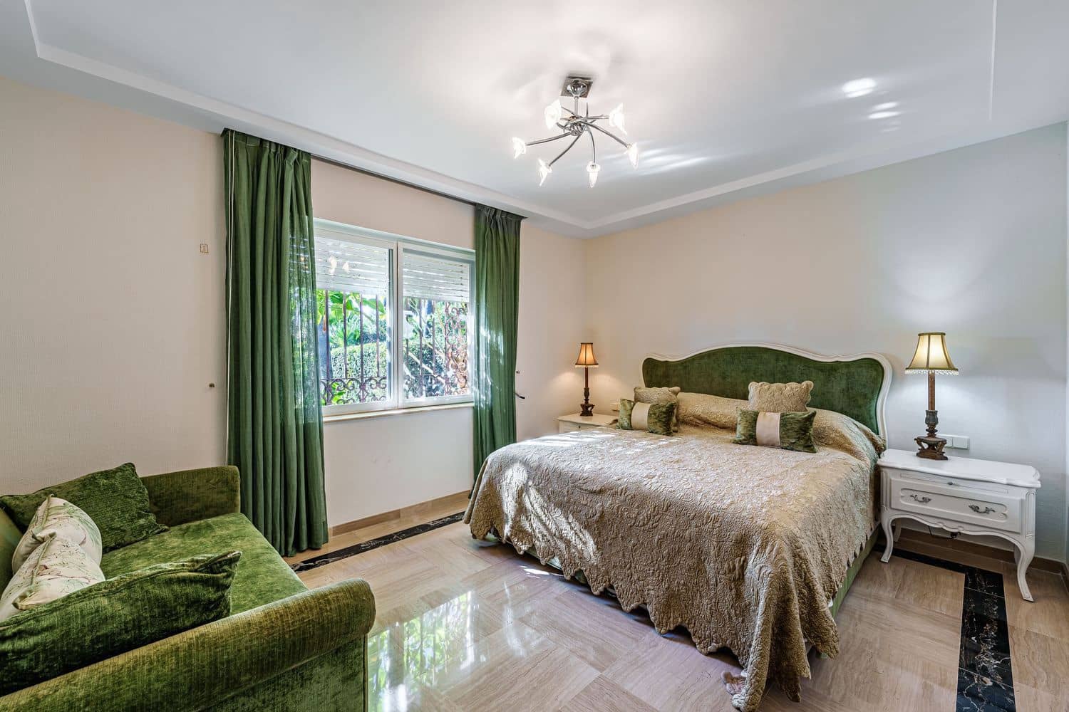 Chalet de 9 habitaciones en New Golden Mile en venta con piscina garaje - 8.499.000 € (Ref: 9733538)