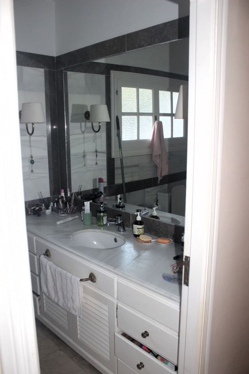 8 bedroom Villa for sale in New Golden Mile with pool garage - € 2,100,000 (Ref: 9733539)