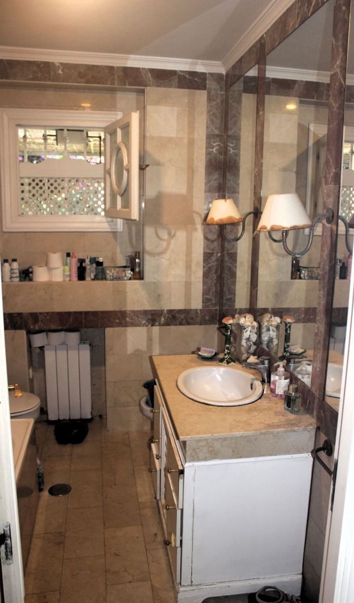 8 bedroom Villa for sale in New Golden Mile with pool garage - € 2,100,000 (Ref: 9733539)