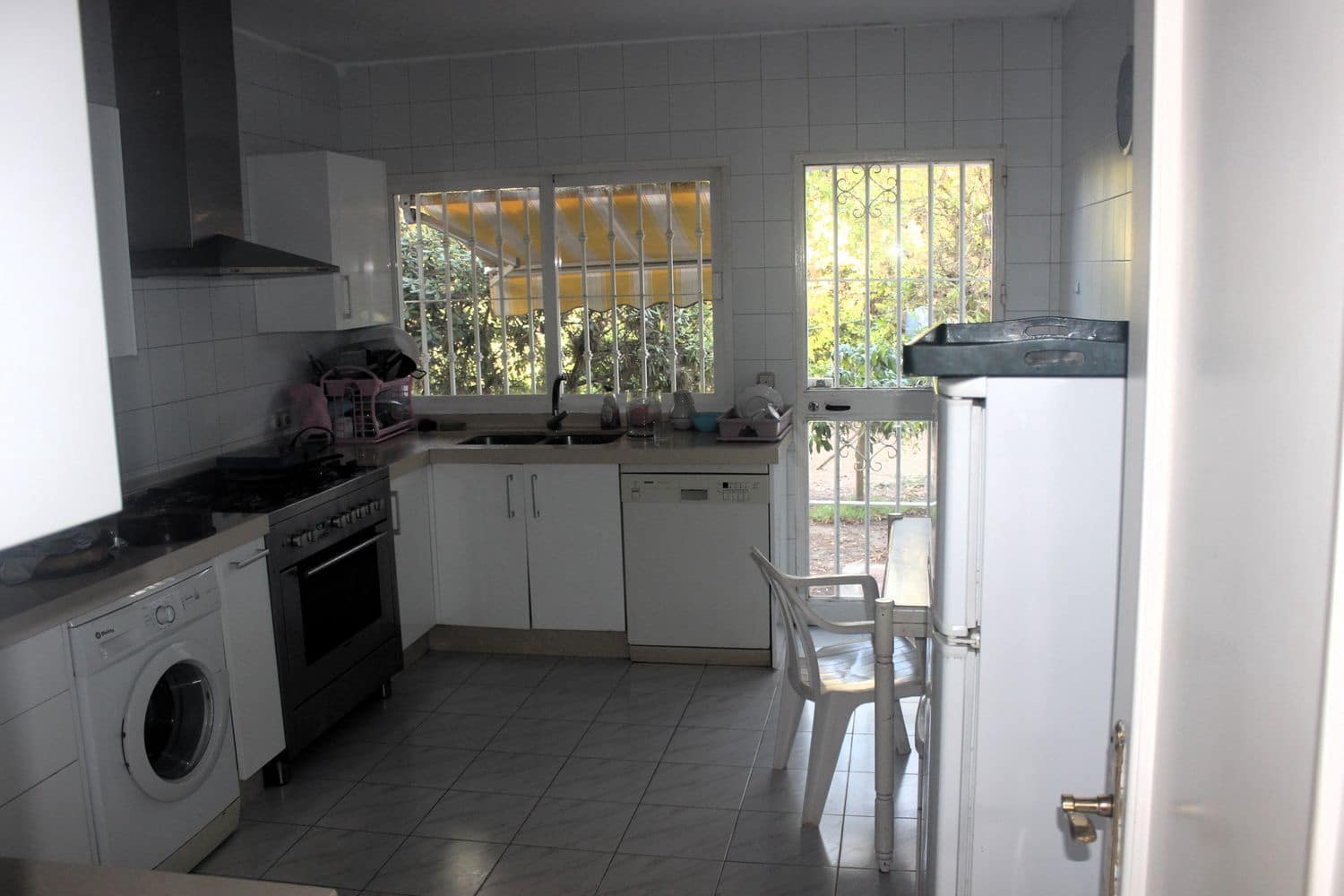 8 bedroom Villa for sale in New Golden Mile with pool garage - € 2,100,000 (Ref: 9733539)