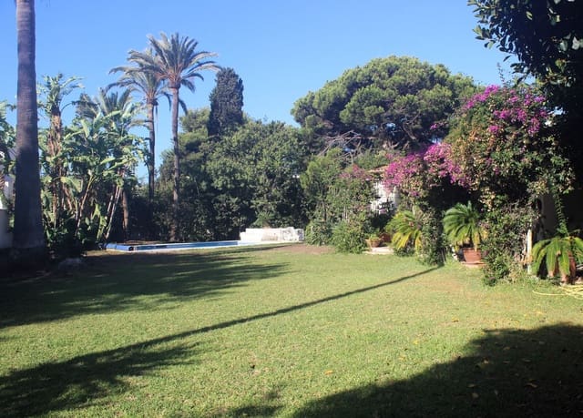 Chalet de 8 habitaciones en Atalaya-Isdabe, Estepona en venta con piscina garaje - 2.100.000 € (Ref: 9733539)