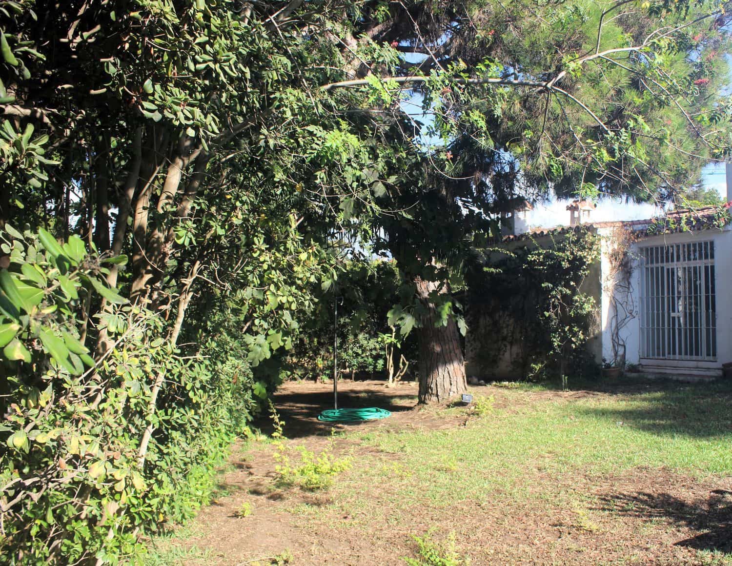 8 bedroom Villa for sale in New Golden Mile with pool garage - € 2,100,000 (Ref: 9733539)