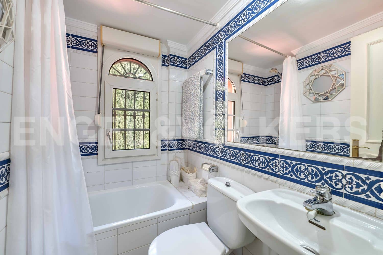 6 sovrum Villa till salu i Estepona med pool garage - 3 800 000 € (Ref: 9733541)