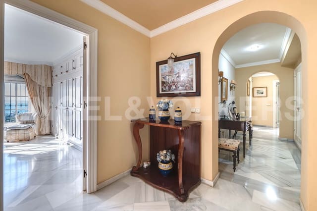 6 makuuhuone Huvila myytävänä paikassa Seghers, Estepona mukana uima-altaan 
autotalli - 3 800 000 € (Ref: 9733541)