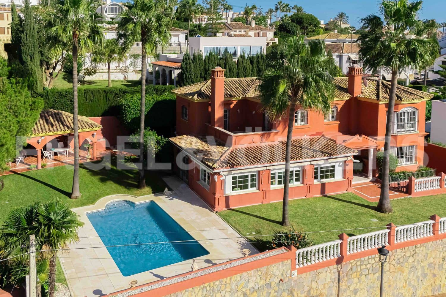6 sovrum Villa till salu i Estepona med pool garage - 3 800 000 € (Ref: 9733541)