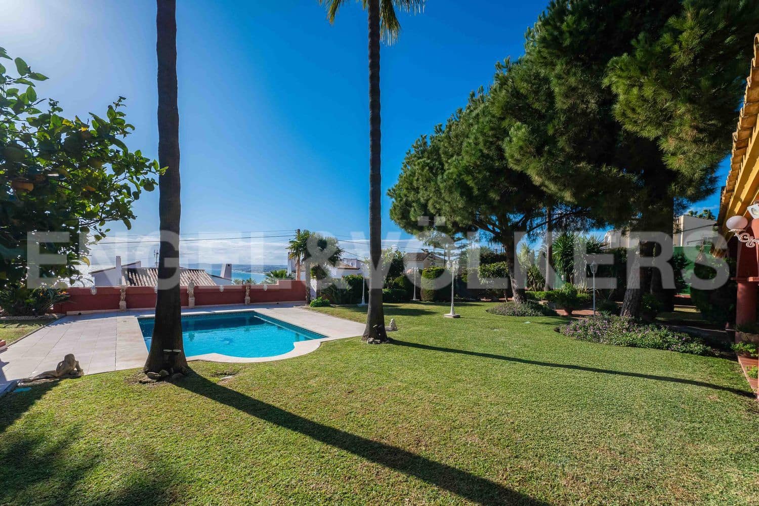 6 sovrum Villa till salu i Estepona med pool garage - 3 800 000 € (Ref: 9733541)