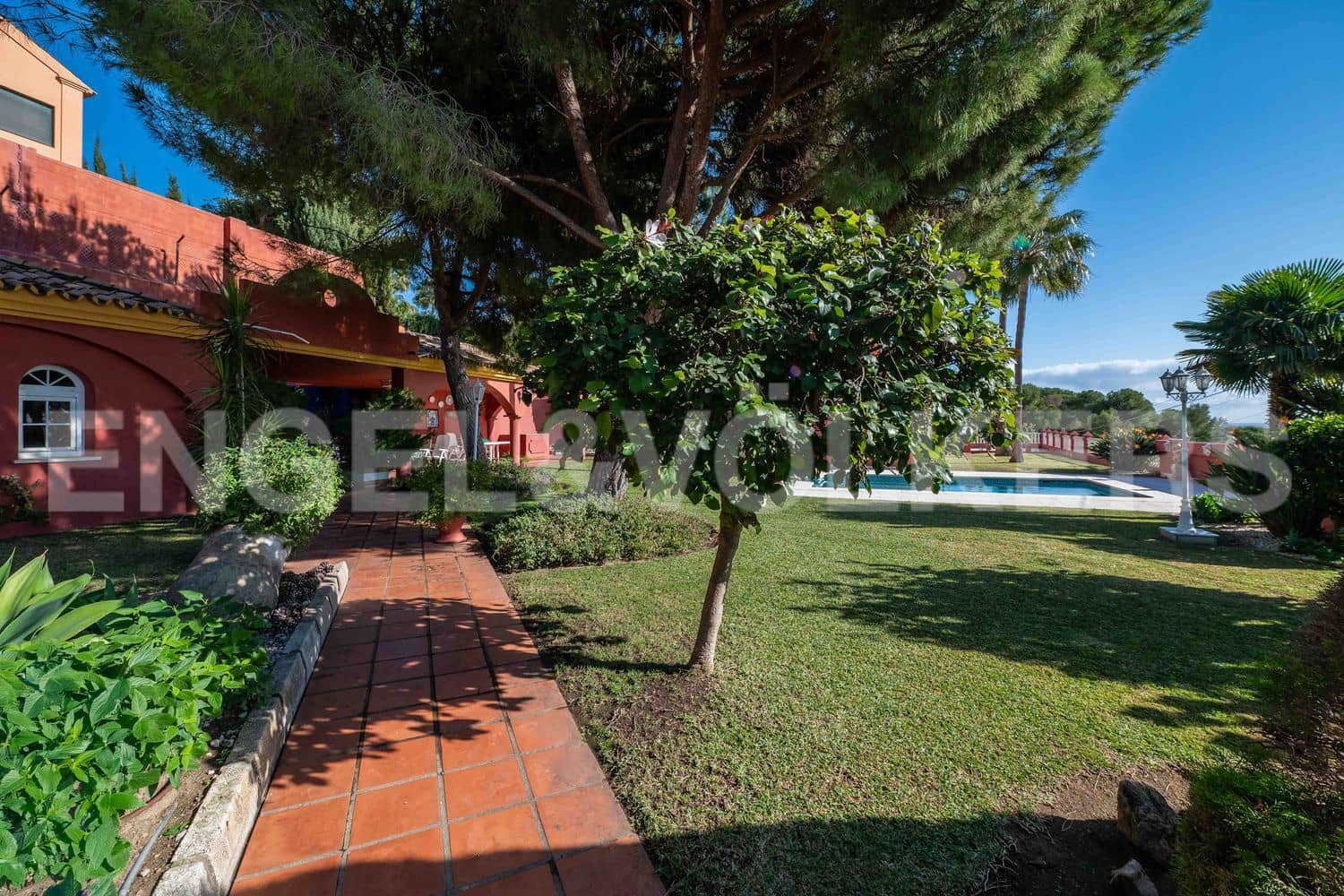 6 sovrum Villa till salu i Estepona med pool garage - 3 800 000 € (Ref: 9733541)