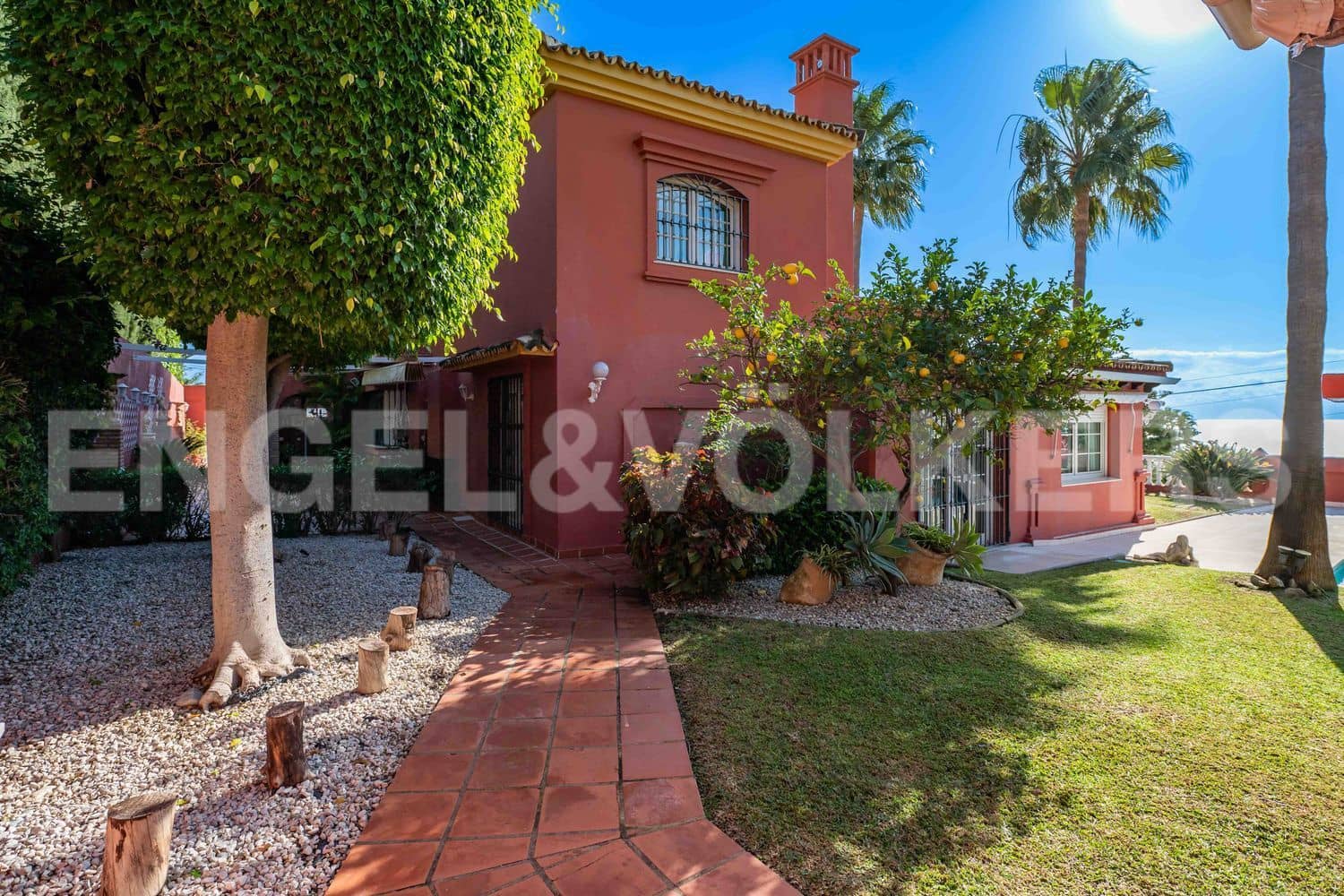 6 sovrum Villa till salu i Estepona med pool garage - 3 800 000 € (Ref: 9733541)