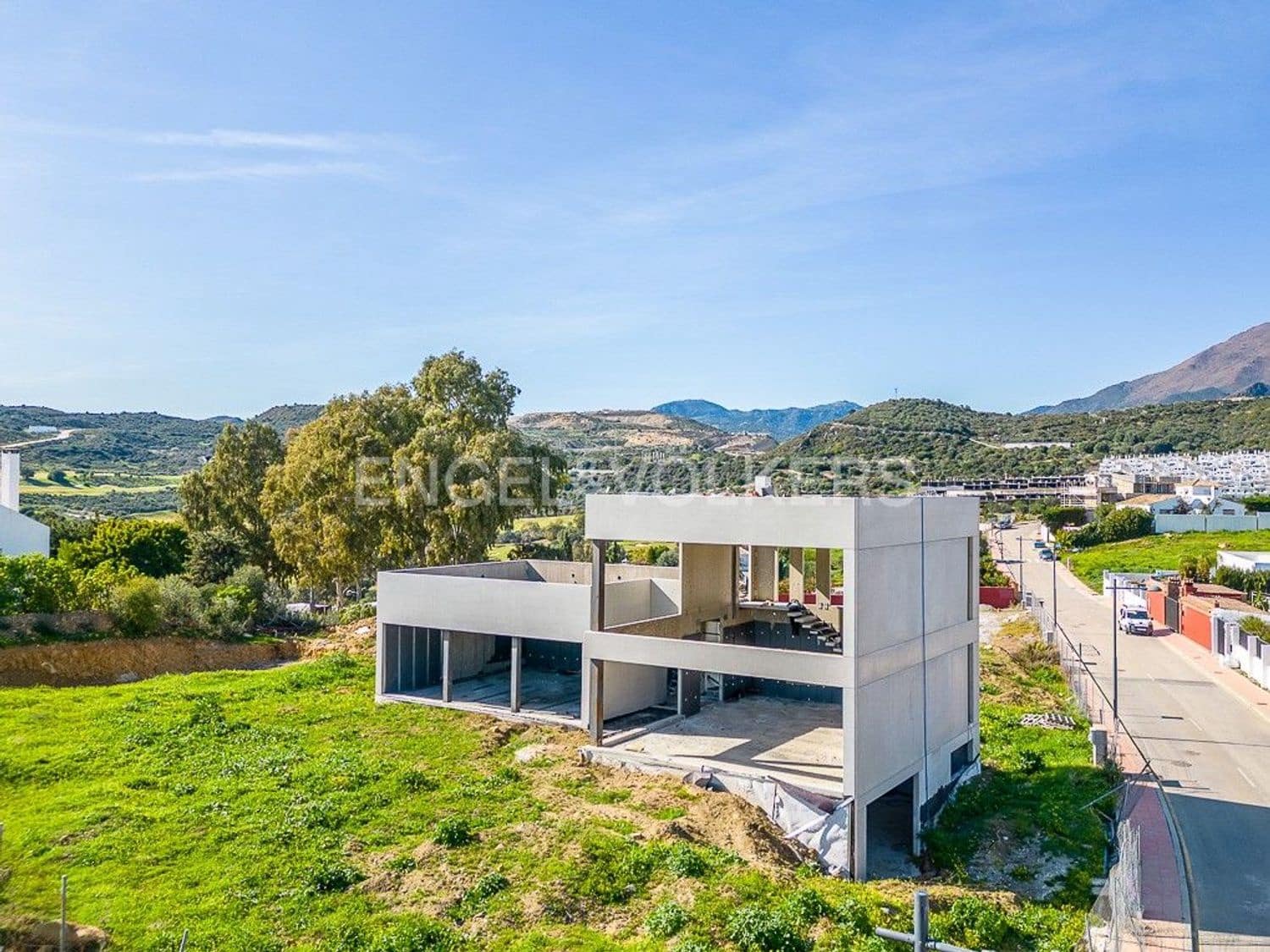 3 bedroom Villa for sale in Estepona with pool garage - € 1,500,000 (Ref: 9733542)