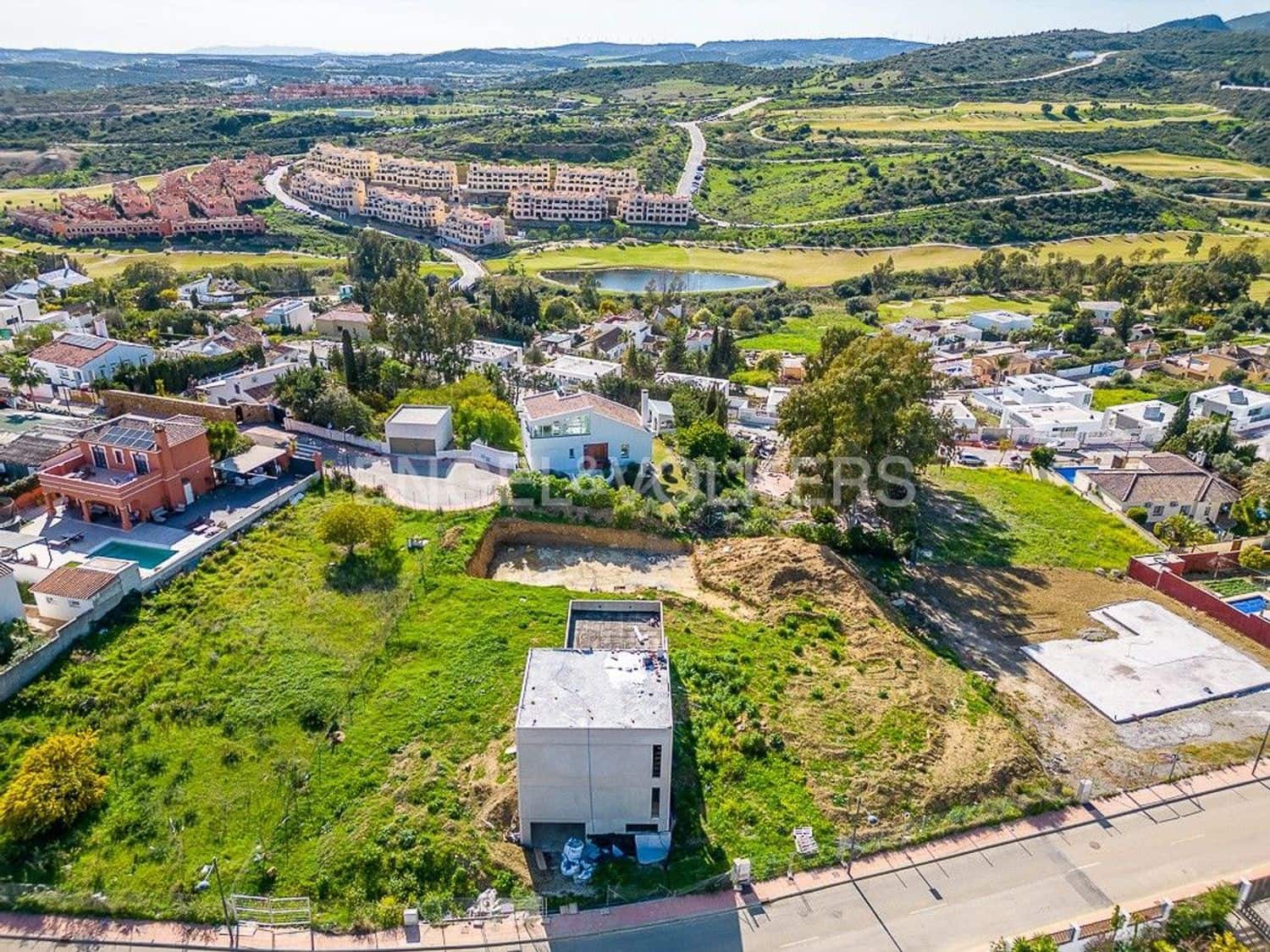 3 bedroom Villa for sale in Estepona with pool garage - € 1,500,000 (Ref: 9733542)