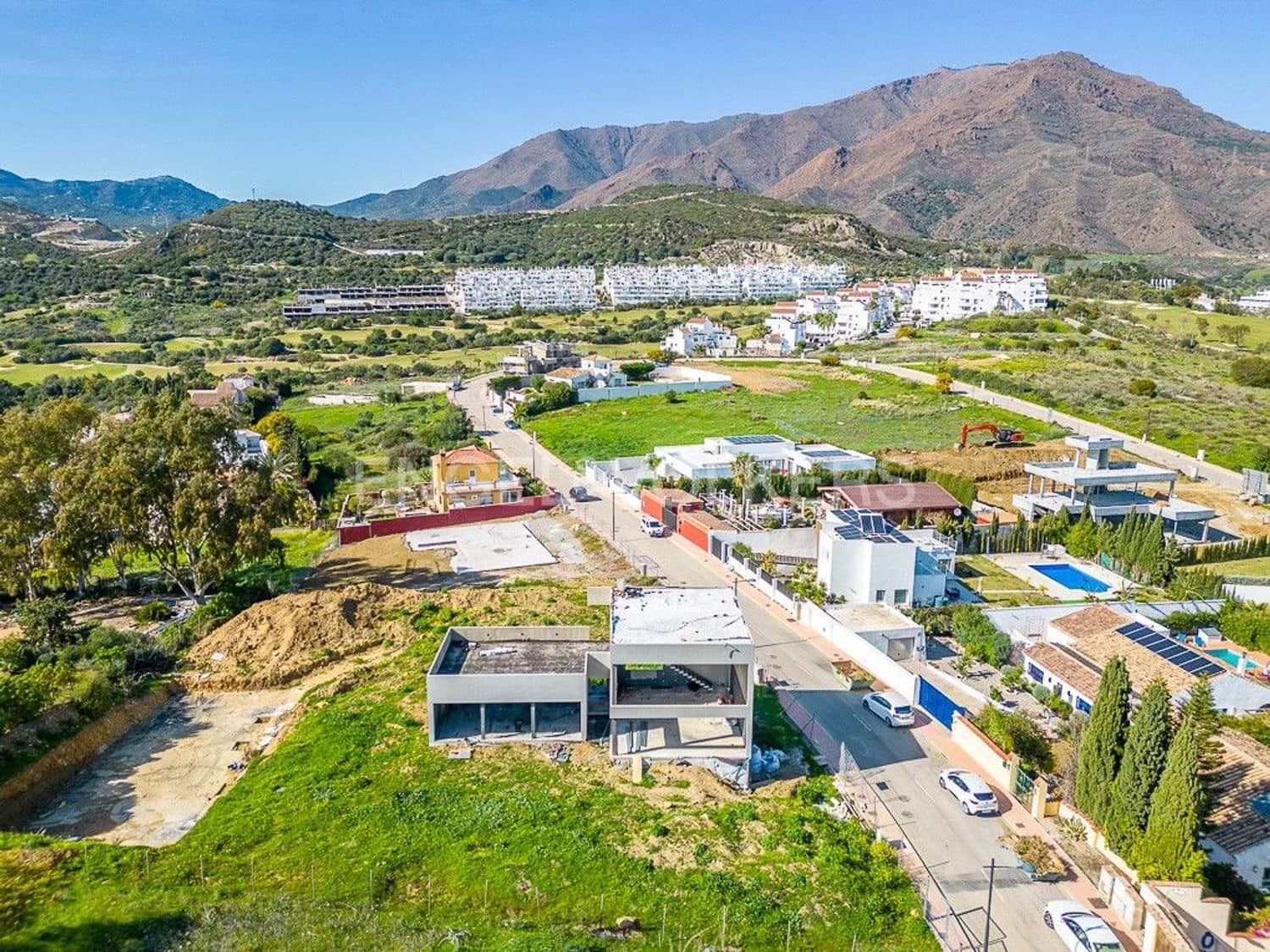 3 bedroom Villa for sale in Estepona with pool garage - € 1,500,000 (Ref: 9733542)