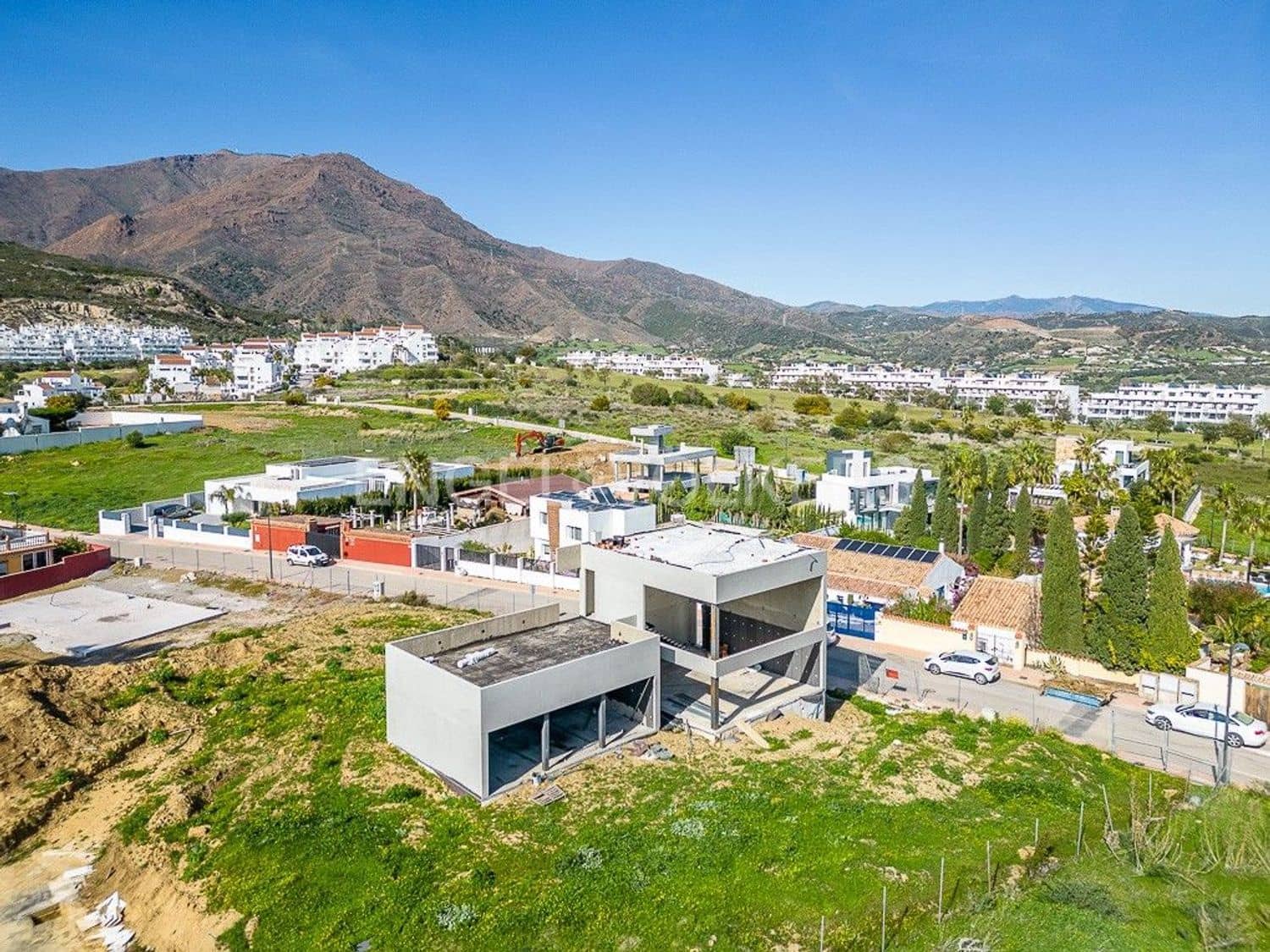 3 bedroom Villa for sale in Estepona with pool garage - € 1,500,000 (Ref: 9733542)