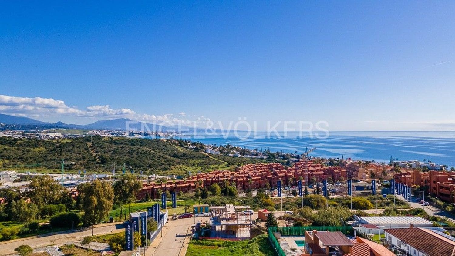 3 bedroom Villa for sale in Estepona with pool garage - € 1,350,000 (Ref: 9733544)