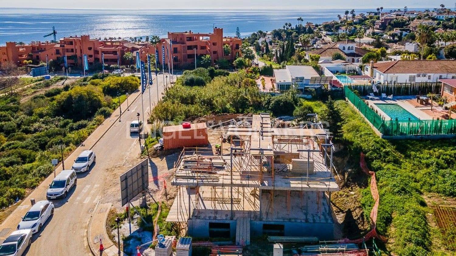 3 bedroom Villa for sale in Estepona with pool garage - € 1,350,000 (Ref: 9733544)