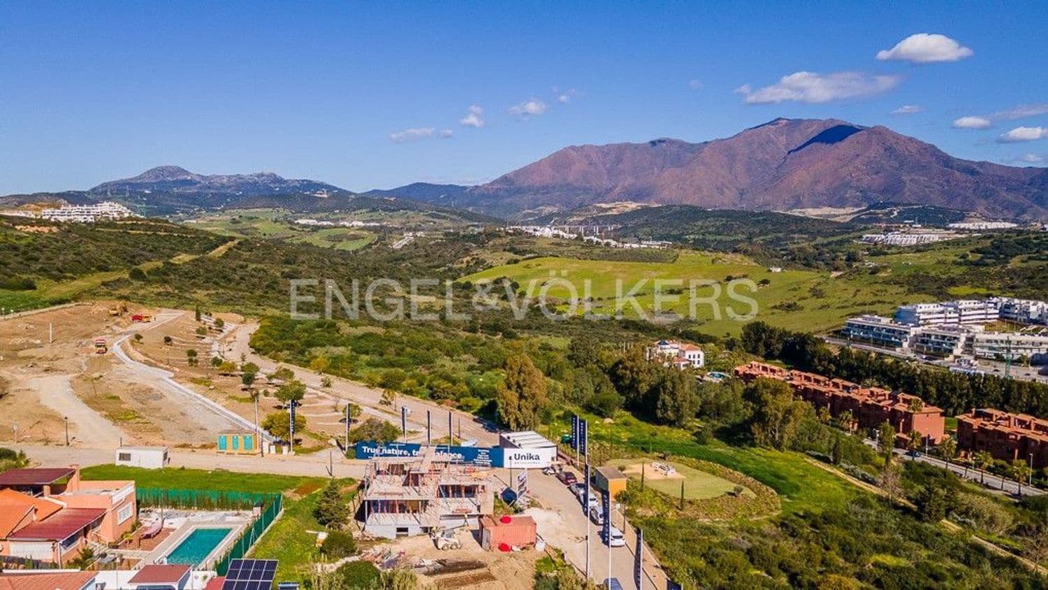 3 bedroom Villa for sale in Estepona with pool garage - € 1,350,000 (Ref: 9733544)