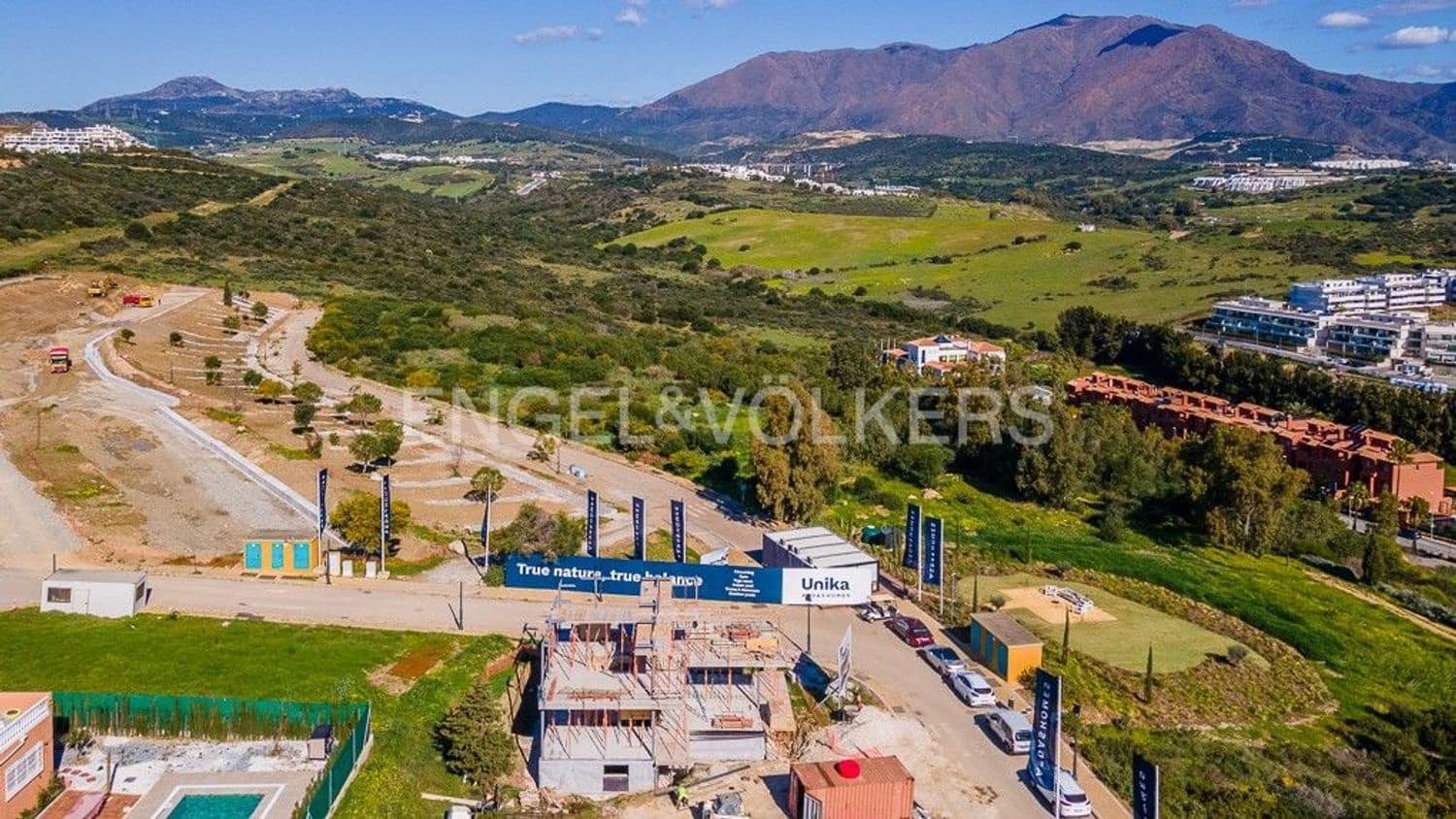 3 bedroom Villa for sale in Estepona with pool garage - € 1,350,000 (Ref: 9733544)