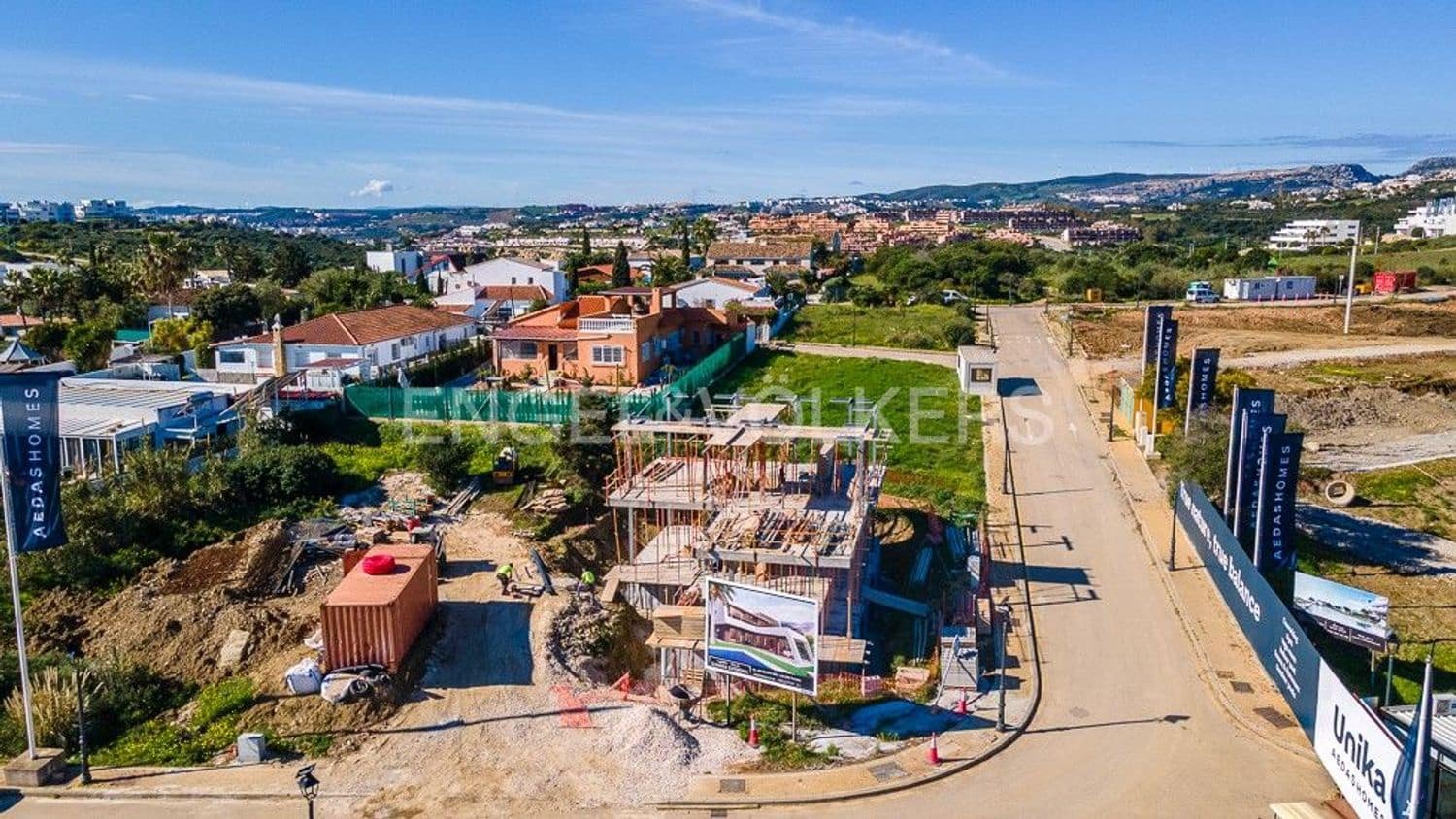 3 bedroom Villa for sale in Estepona with pool garage - € 1,350,000 (Ref: 9733544)