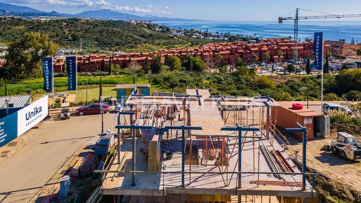 3 bedroom Villa for sale in Estepona with pool garage - € 1,350,000 (Ref: 9733544)