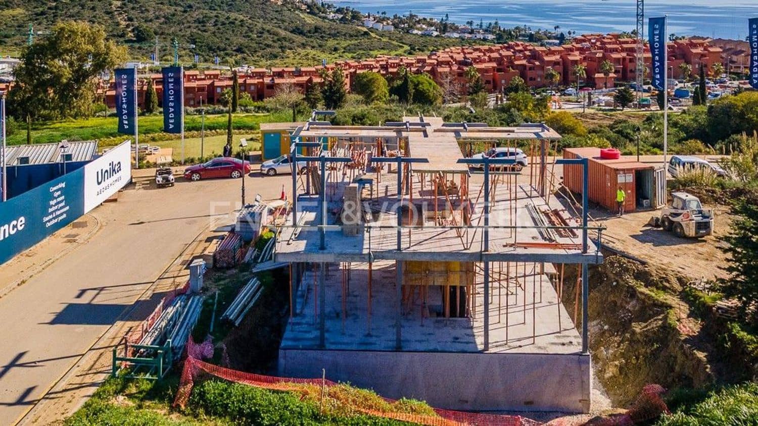 3 bedroom Villa for sale in Estepona with pool garage - € 1,350,000 (Ref: 9733544)