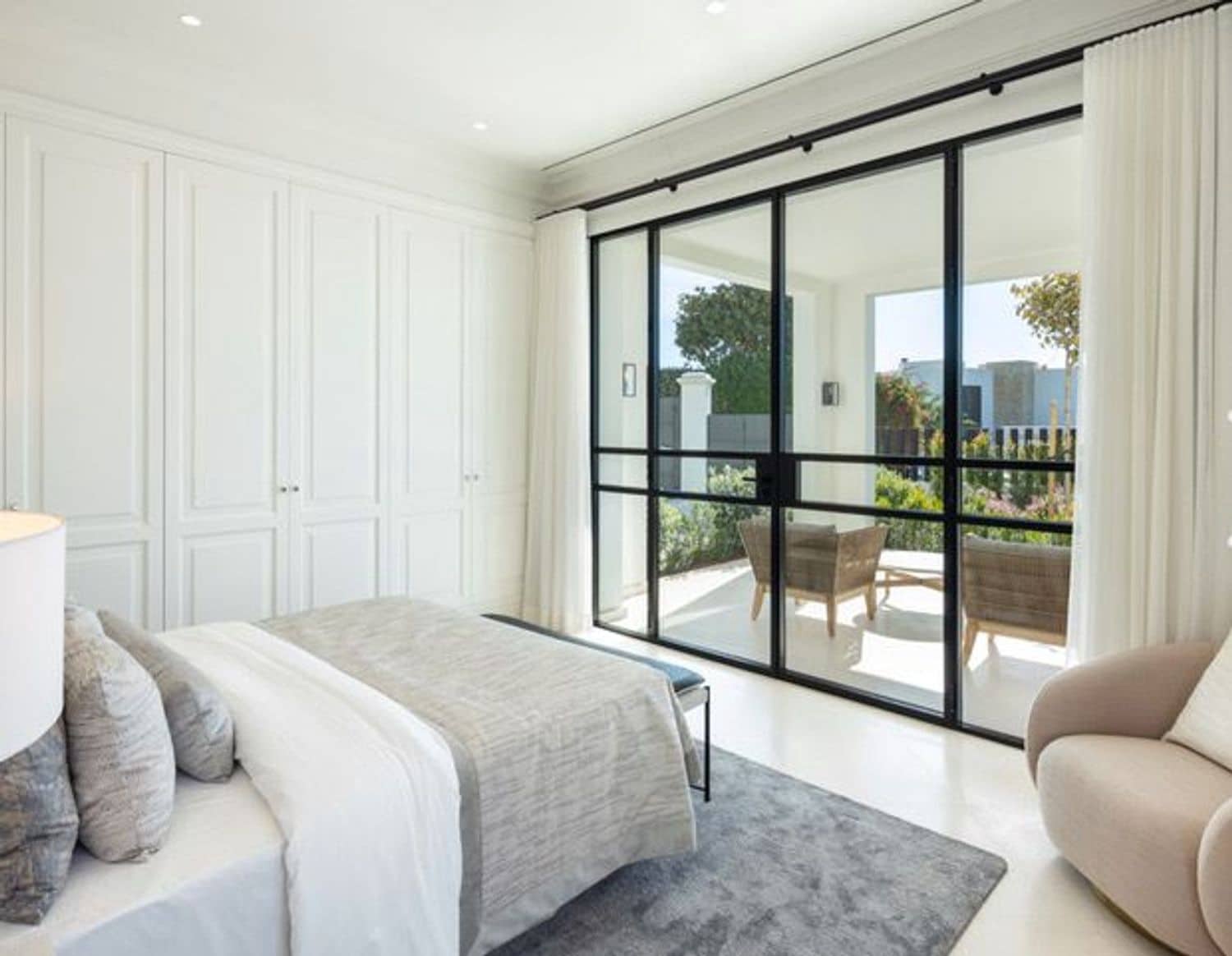 4 bedroom Villa for sale in Estepona with pool garage - € 2,150,000 (Ref: 9733545)