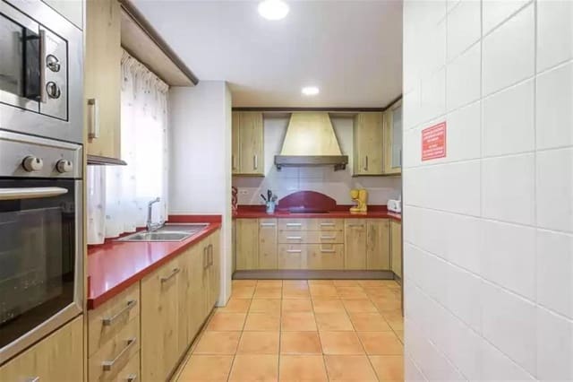 6 chambre Villa/Maison à vendre à Altos de Estepona, Estepona avec piscine garage - 995 000 € (Ref: 9733546)