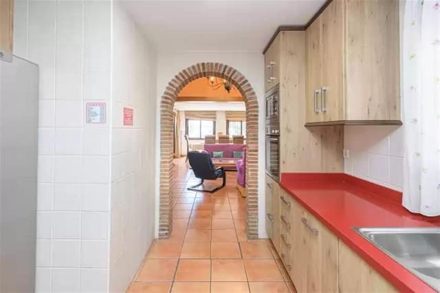 6 chambre Villa/Maison à vendre à Altos de Estepona, Estepona avec piscine garage - 995 000 € (Ref: 9733546)