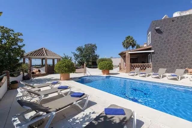 6 chambre Villa/Maison à vendre à Altos de Estepona, Estepona avec piscine garage - 995 000 € (Ref: 9733546)