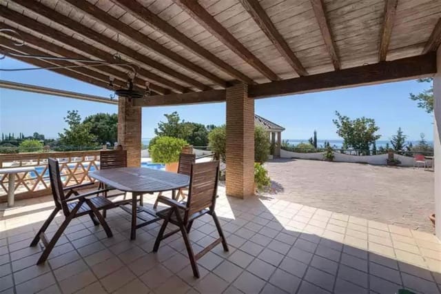 6 chambre Villa/Maison à vendre à Altos de Estepona, Estepona avec piscine garage - 995 000 € (Ref: 9733546)