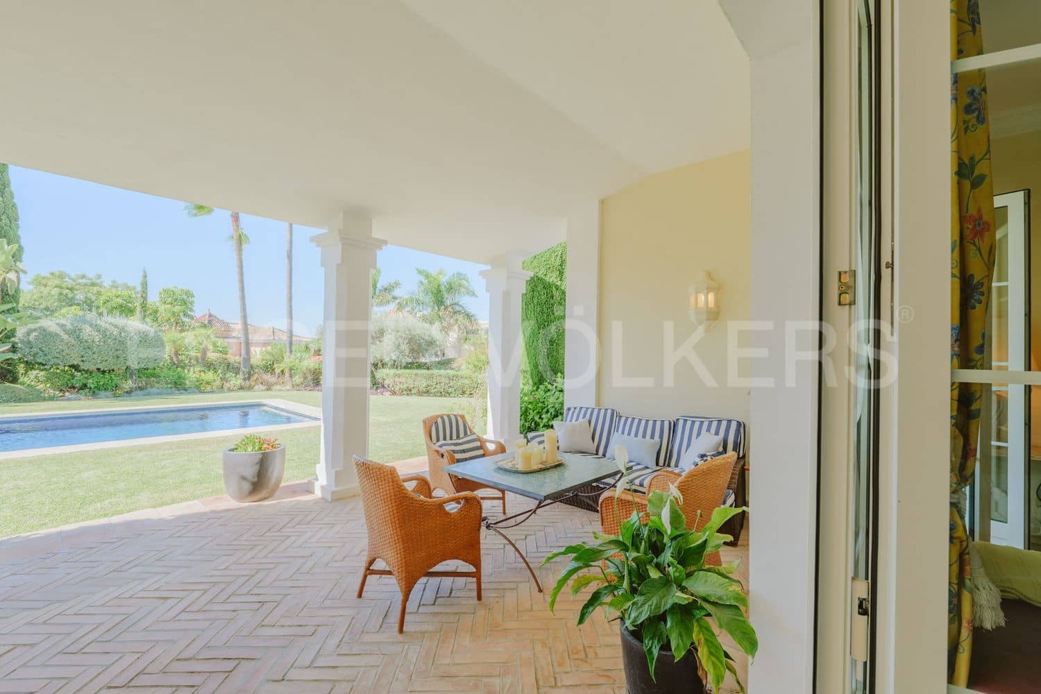 4 bedroom Villa for sale in El Paraiso with pool garage - € 2,400,000 (Ref: 9733547)