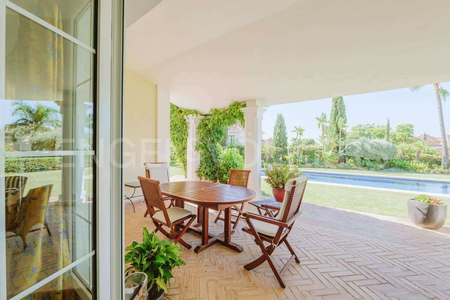 4 bedroom Villa for sale in El Paraiso with pool garage - € 2,400,000 (Ref: 9733547)