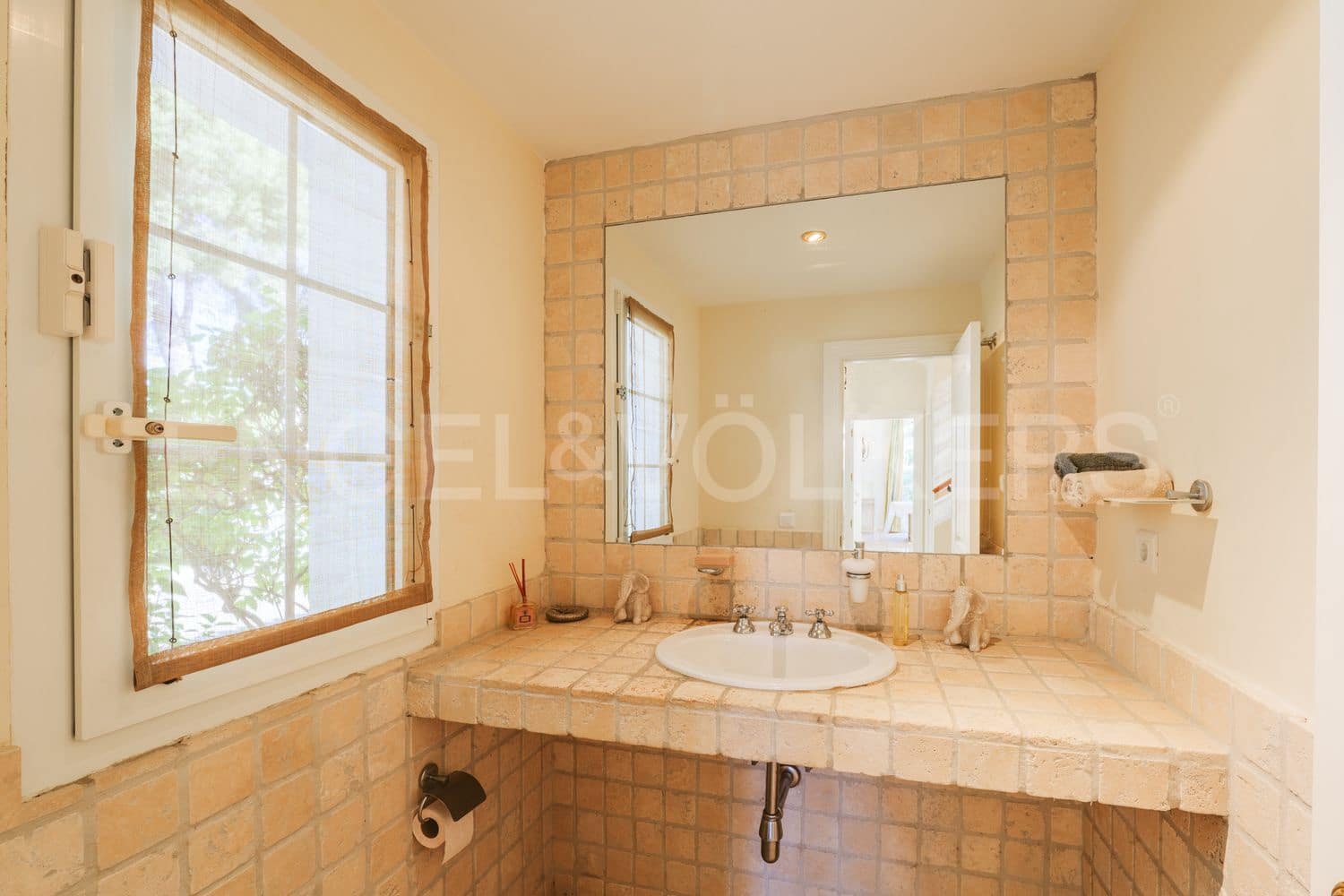 4 bedroom Villa for sale in El Paraiso with pool garage - € 2,400,000 (Ref: 9733547)