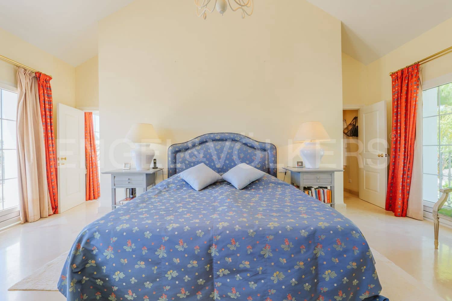 4 bedroom Villa for sale in El Paraiso with pool garage - € 2,400,000 (Ref: 9733547)